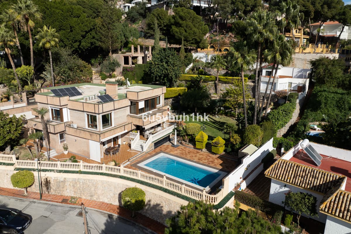 Detached Villa in Málaga — photo 1 of 10