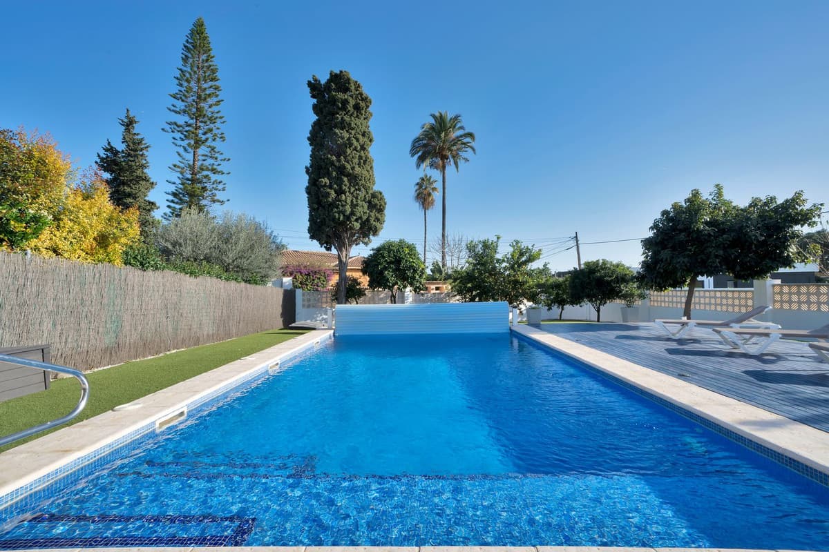 Detached Villa in San Pedro de Alcántara — photo 1 of 10