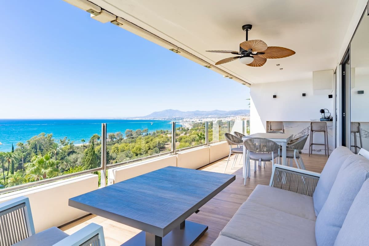 Middle Floor Apartment in Marbella — photo 3 of 10