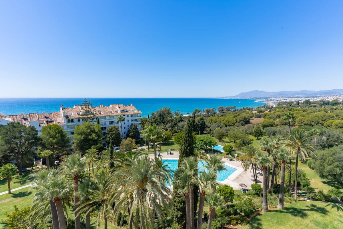 Middle Floor Apartment in Marbella — photo 4 of 10