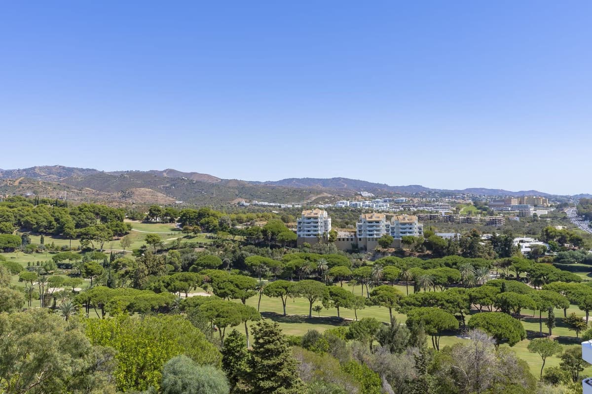 Middle Floor Apartment in Marbella — photo 9 of 10