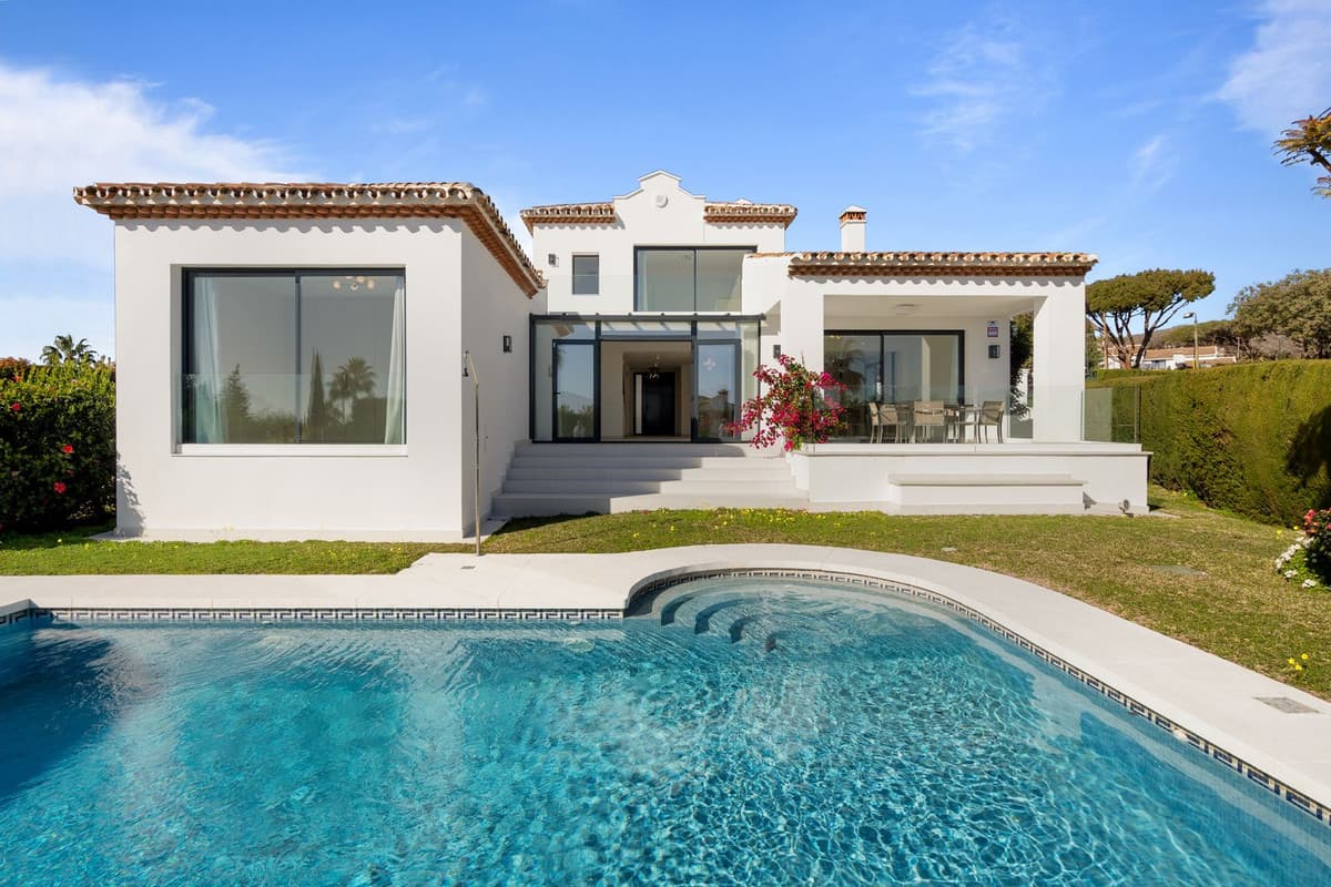 Detached Villa in Elviria — photo 1 of 10