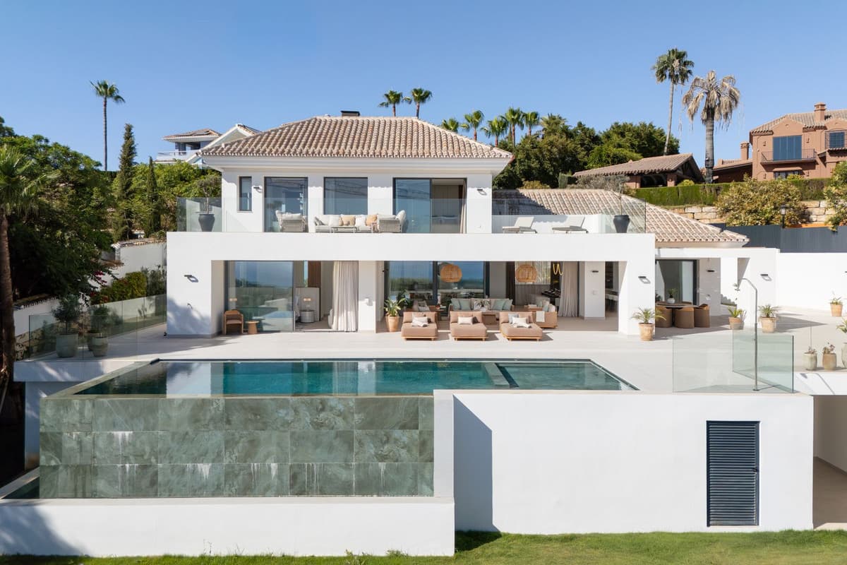 Detached Villa in Elviria — photo 1 of 10