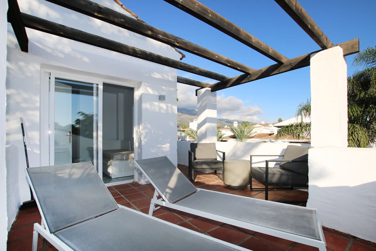 Penthouse Duplex in Nueva Andalucía — photo 4 of 10