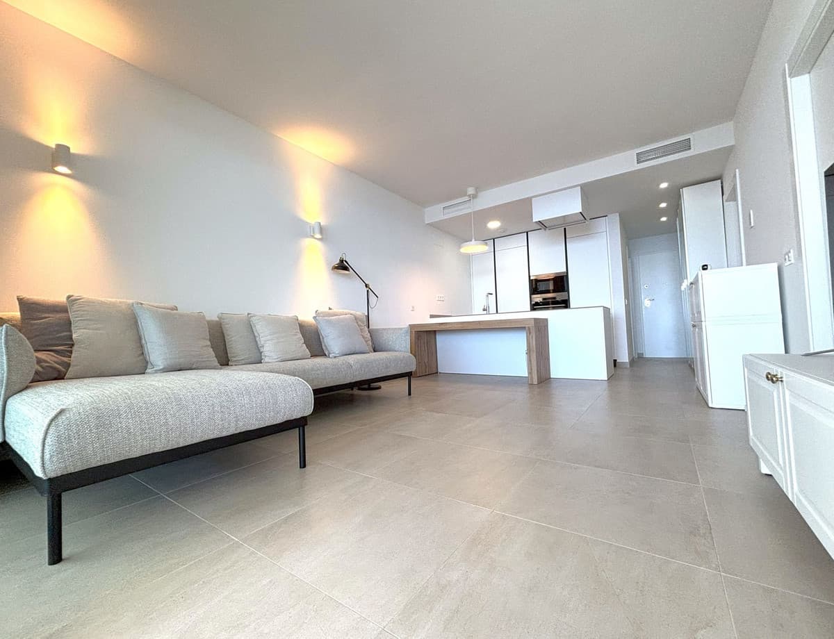 Middle Floor Apartment in Fuengirola — photo 3 of 10