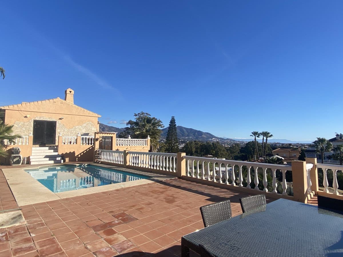 Detached Villa in Mijas Costa — photo 1 of 10