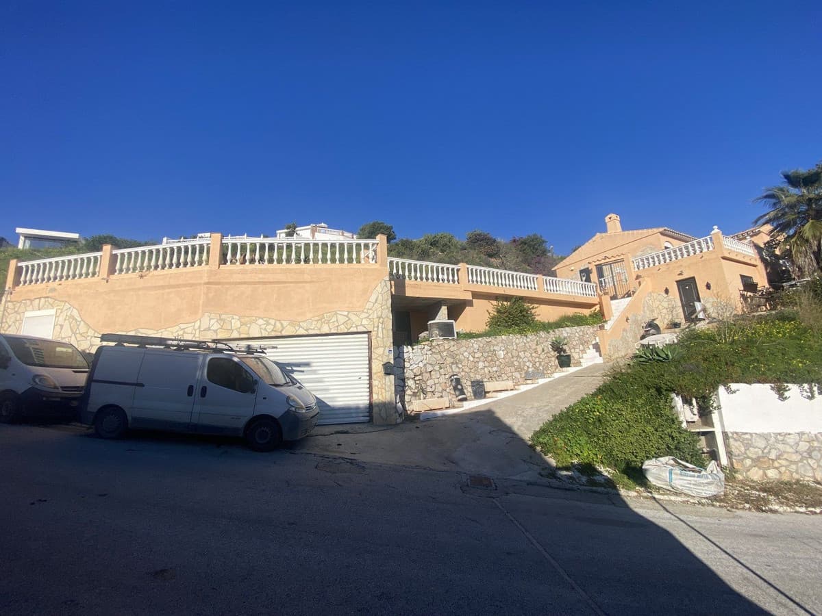 Detached Villa in Mijas Costa — photo 2 of 10