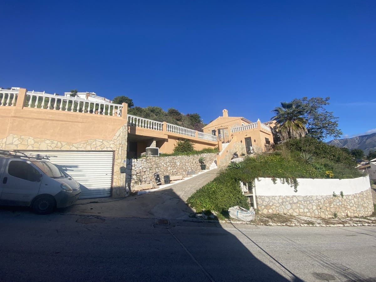 Detached Villa in Mijas Costa — photo 3 of 10