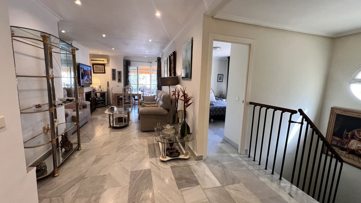 Duplex in Nueva Andalucía — photo 4 of 10