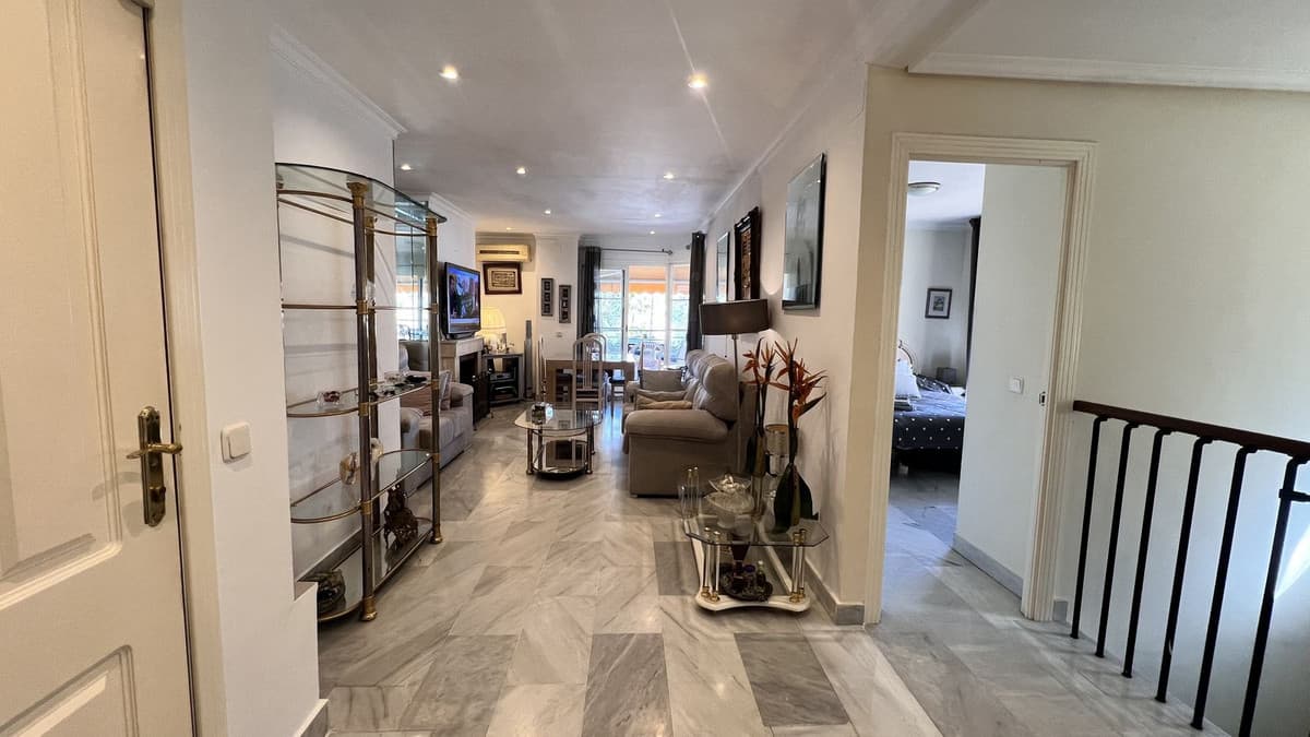 Duplex in Nueva Andalucía — photo 6 of 10