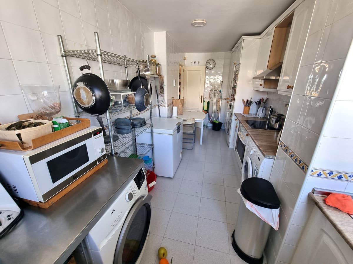 Top Floor Apartment in Estepona — photo 3 of 10