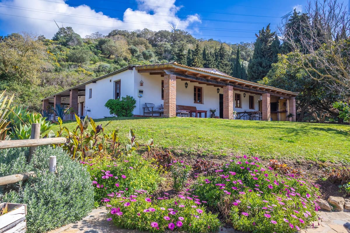 Detached Villa in Casares — photo 1 of 10