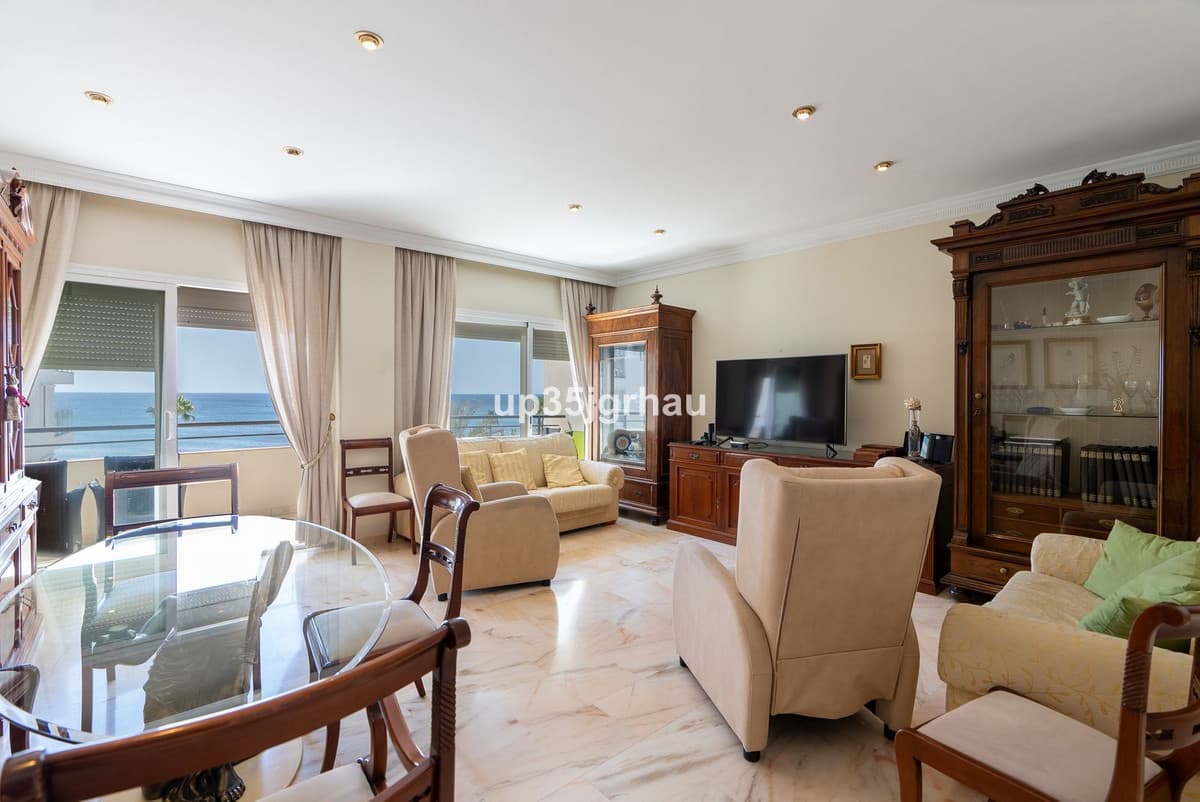 Middle Floor Apartment in Estepona — photo 2 of 10