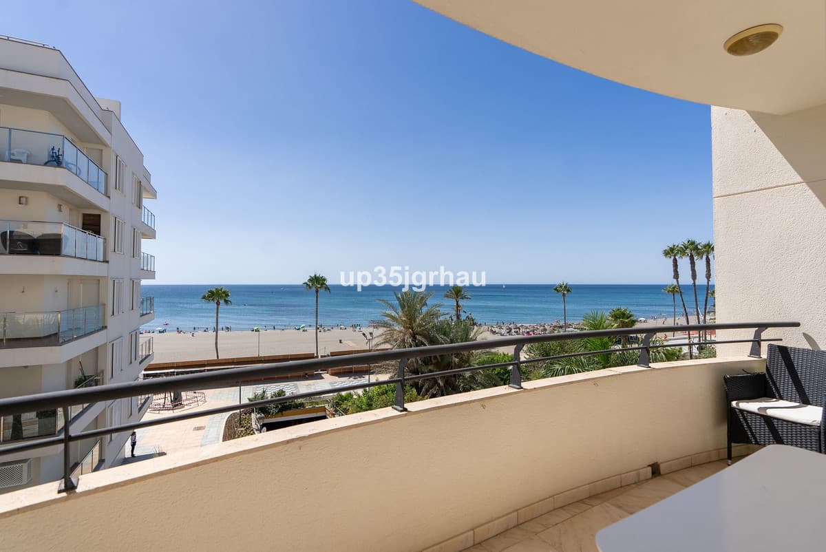 Middle Floor Apartment in Estepona — photo 5 of 10