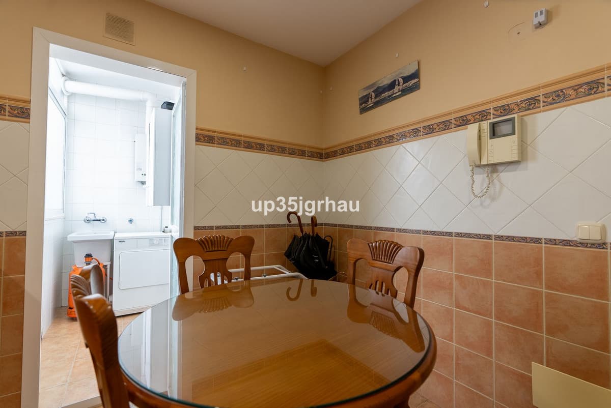 Middle Floor Apartment in Estepona — photo 6 of 10