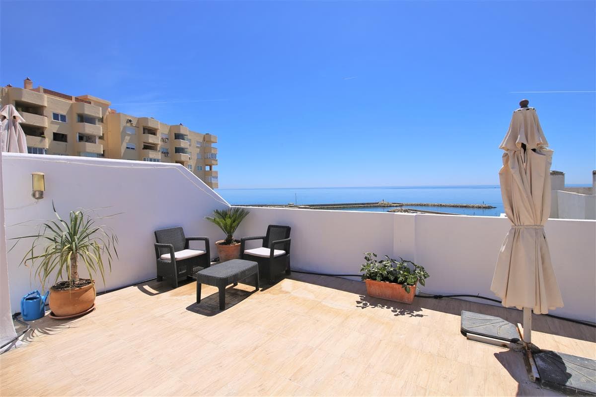 Penthouse in Estepona — photo 1 of 10