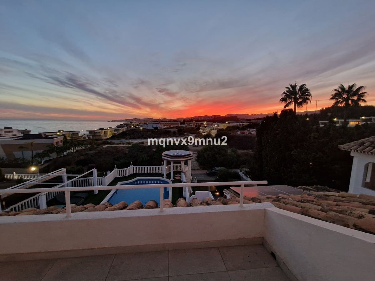 Detached Villa in El Chaparral — photo 2 of 10