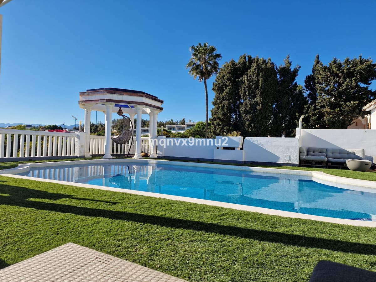 Detached Villa in El Chaparral — photo 3 of 10