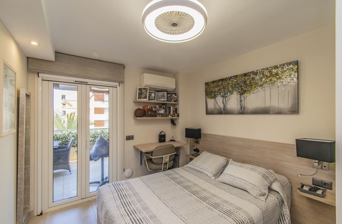 Middle Floor Apartment in Marbella — photo 3 of 10