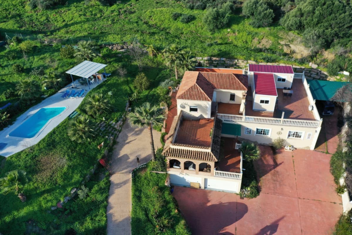Detached Villa in Estepona — photo 1 of 10