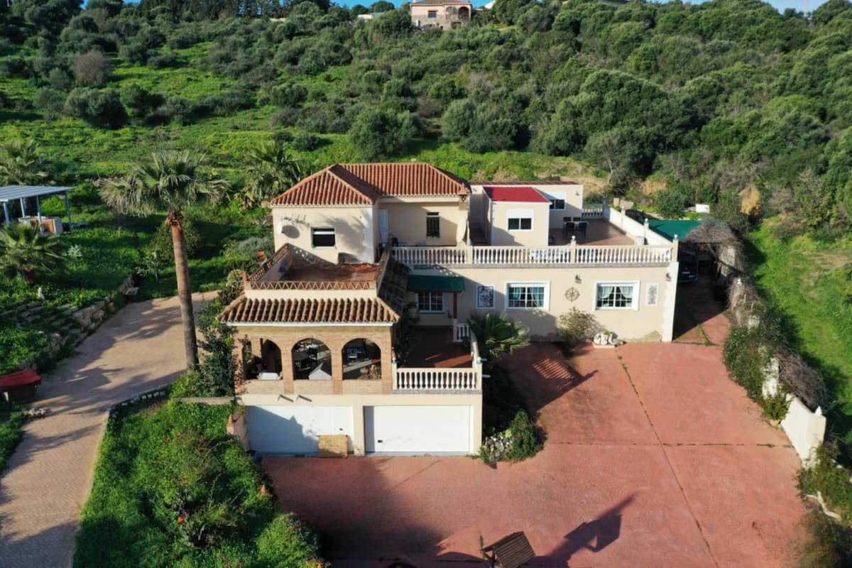 Detached Villa in Estepona — photo 3 of 10