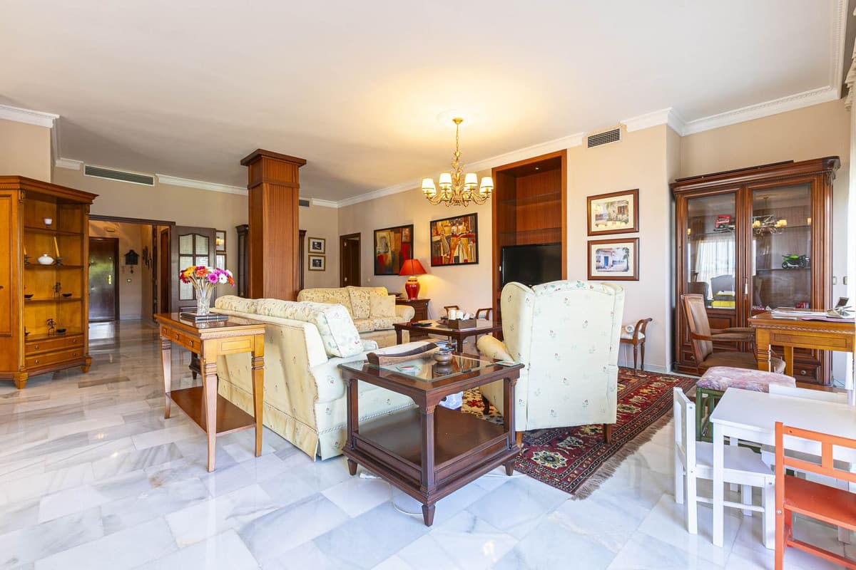 Middle Floor Apartment in Nueva Andalucía — photo 5 of 10