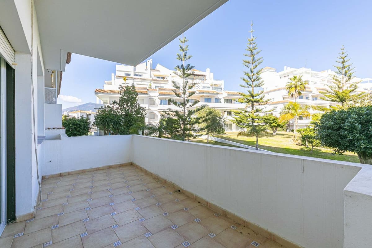 Middle Floor Apartment in Nueva Andalucía — photo 6 of 10