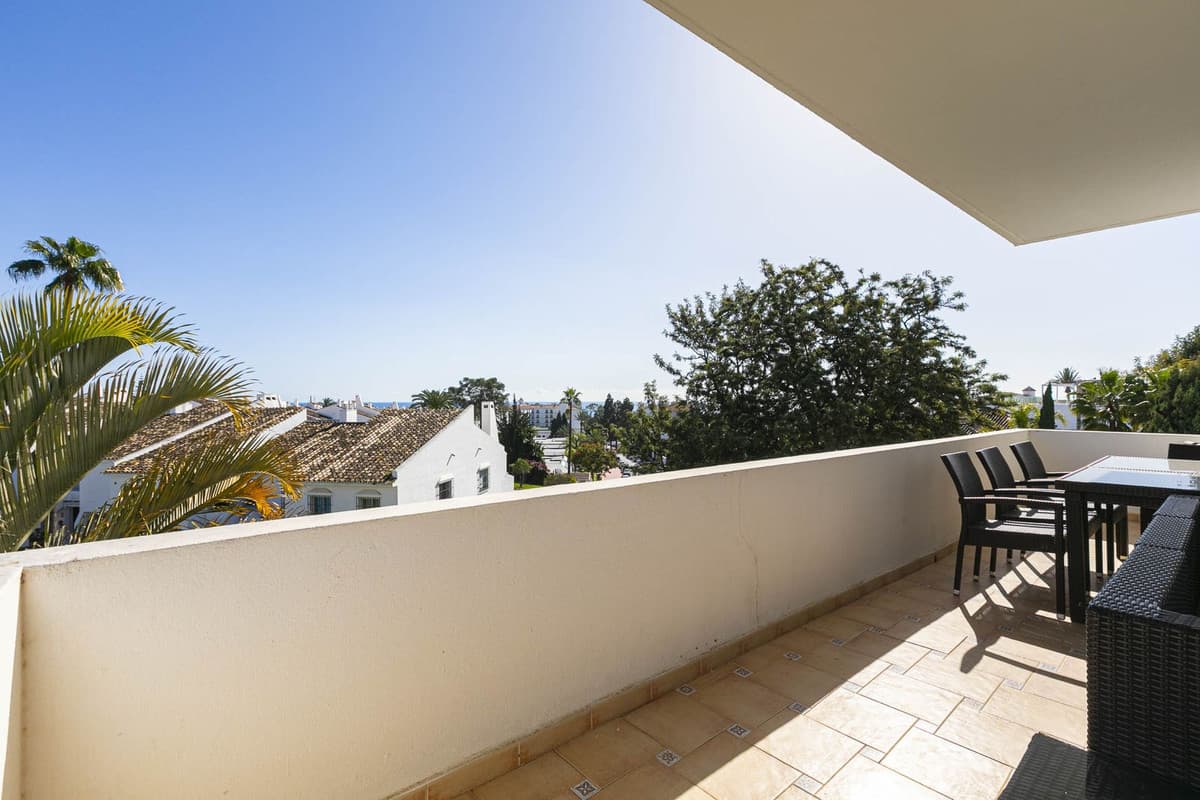 Middle Floor Apartment in Nueva Andalucía — photo 7 of 10