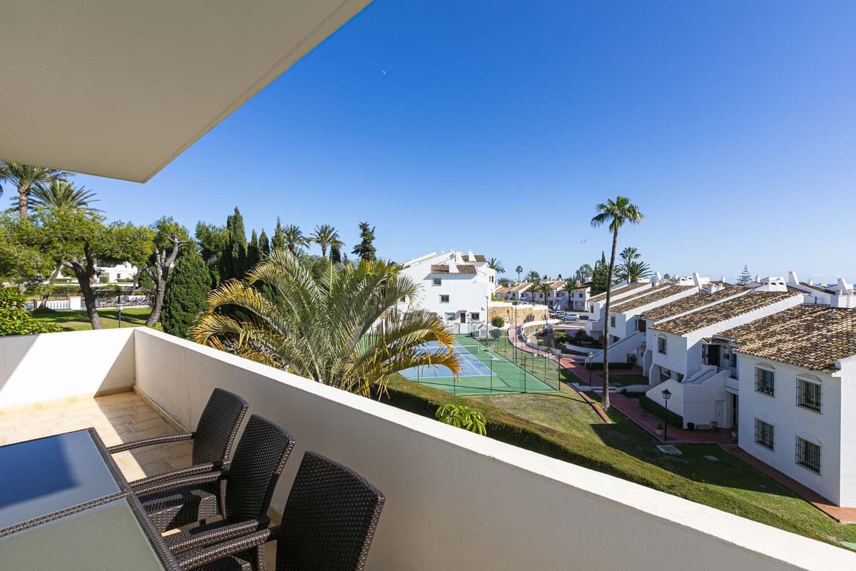 Middle Floor Apartment in Nueva Andalucía — photo 10 of 10
