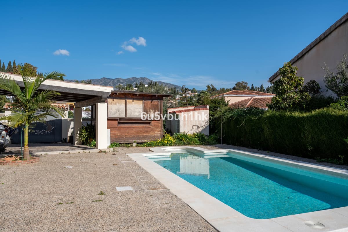 Semi-Detached House in El Coto — photo 1 of 10