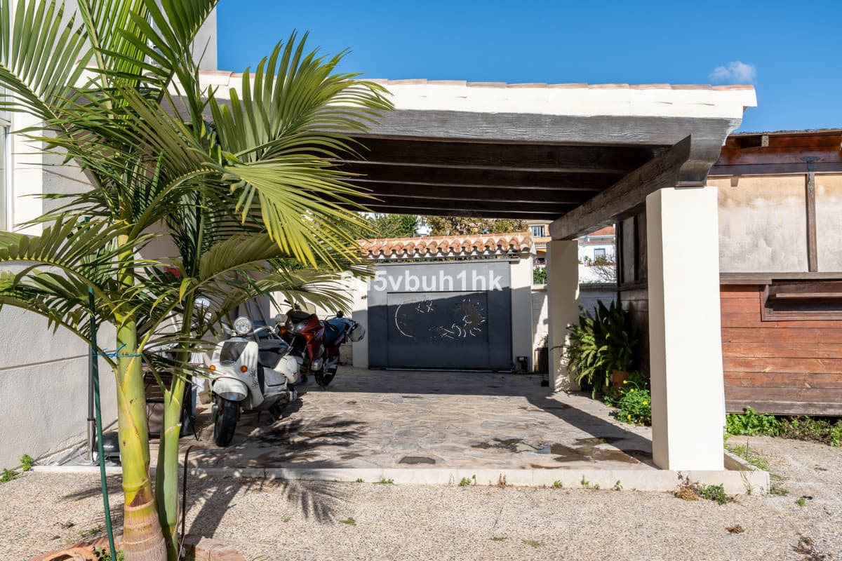 Semi-Detached House in El Coto — photo 3 of 10