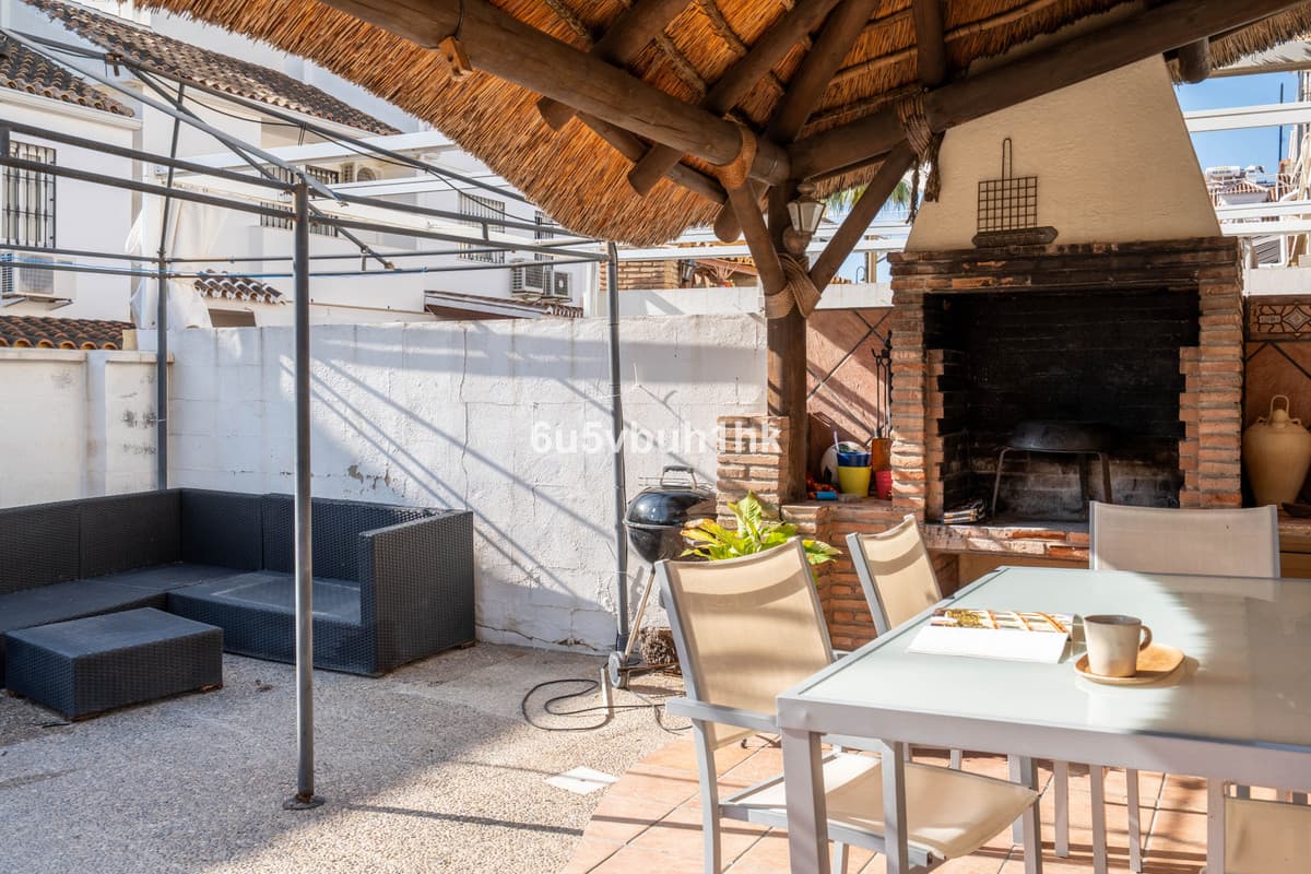 Semi-Detached House in El Coto — photo 4 of 10