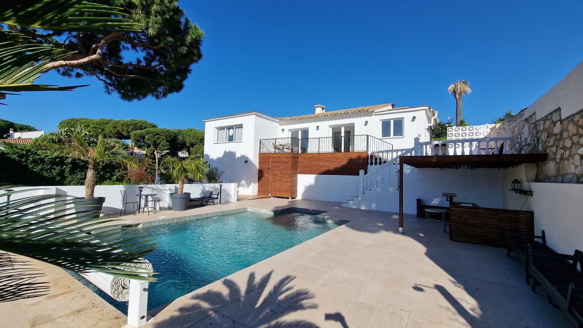 Detached Villa in Calahonda — photo 1 of 10