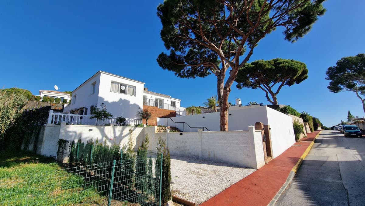 Detached Villa in Calahonda — photo 2 of 10