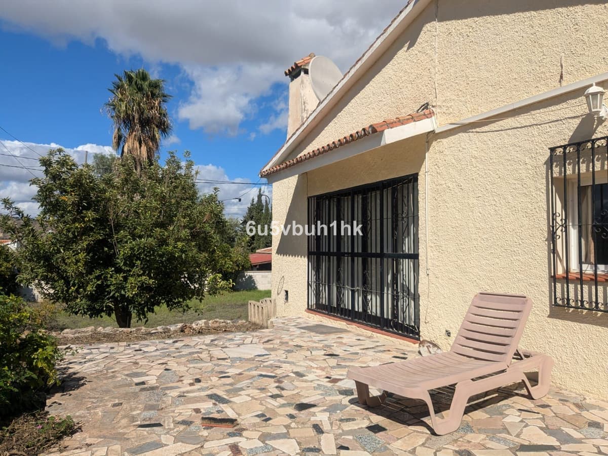 Detached Villa in Alhaurín el Grande — photo 4 of 10