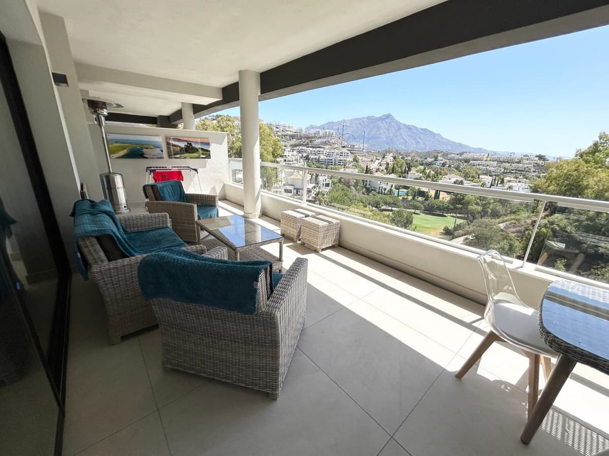 Middle Floor Apartment in La Quinta — photo 1 of 10