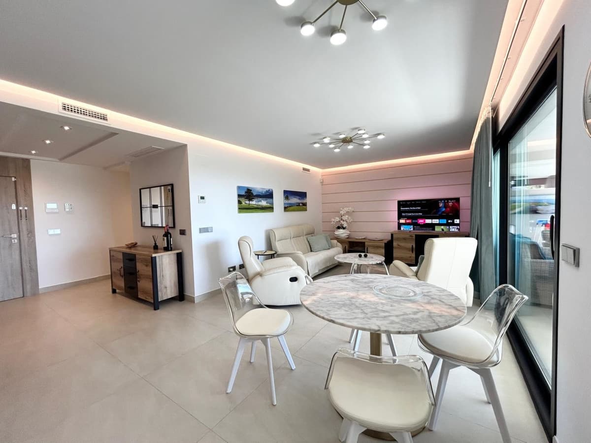 Middle Floor Apartment in La Quinta — photo 5 of 10