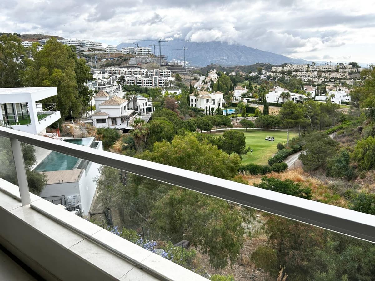Middle Floor Apartment in La Quinta — photo 6 of 10