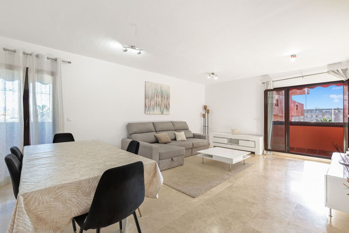 Middle Floor Apartment in Estepona — photo 1 of 10