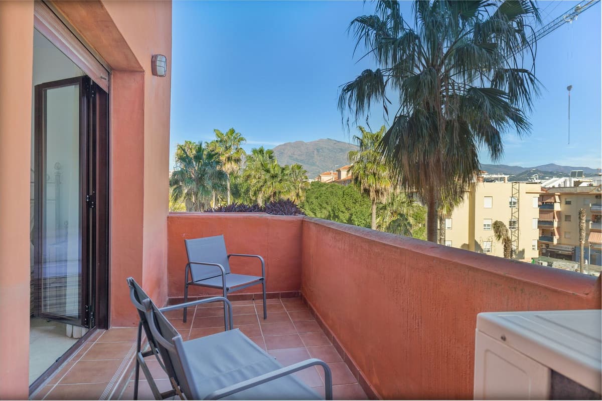 Middle Floor Apartment in Estepona — photo 2 of 10