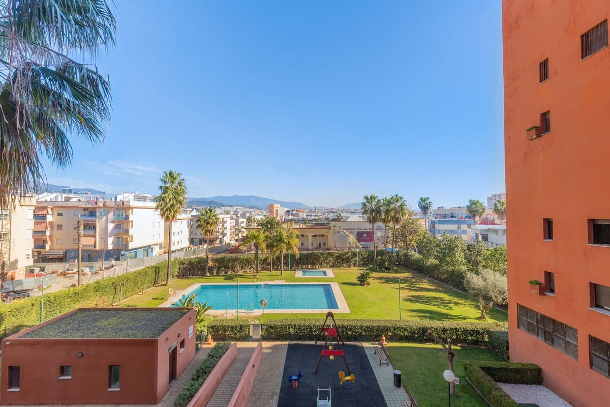Middle Floor Apartment in Estepona — photo 4 of 10