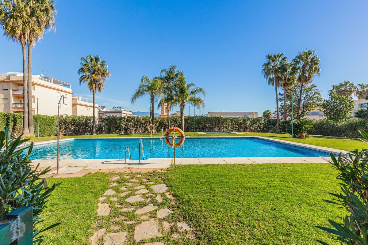 Middle Floor Apartment in Estepona — photo 6 of 10