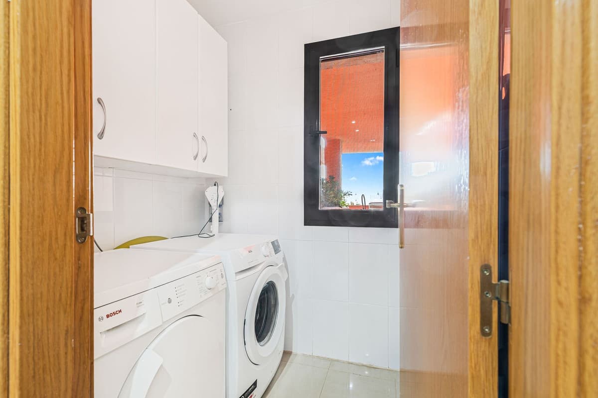 Middle Floor Apartment in Estepona — photo 10 of 10