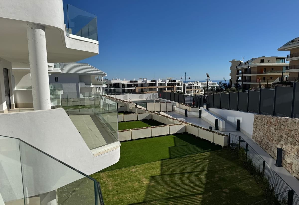 Middle Floor Apartment in Fuengirola — photo 3 of 10
