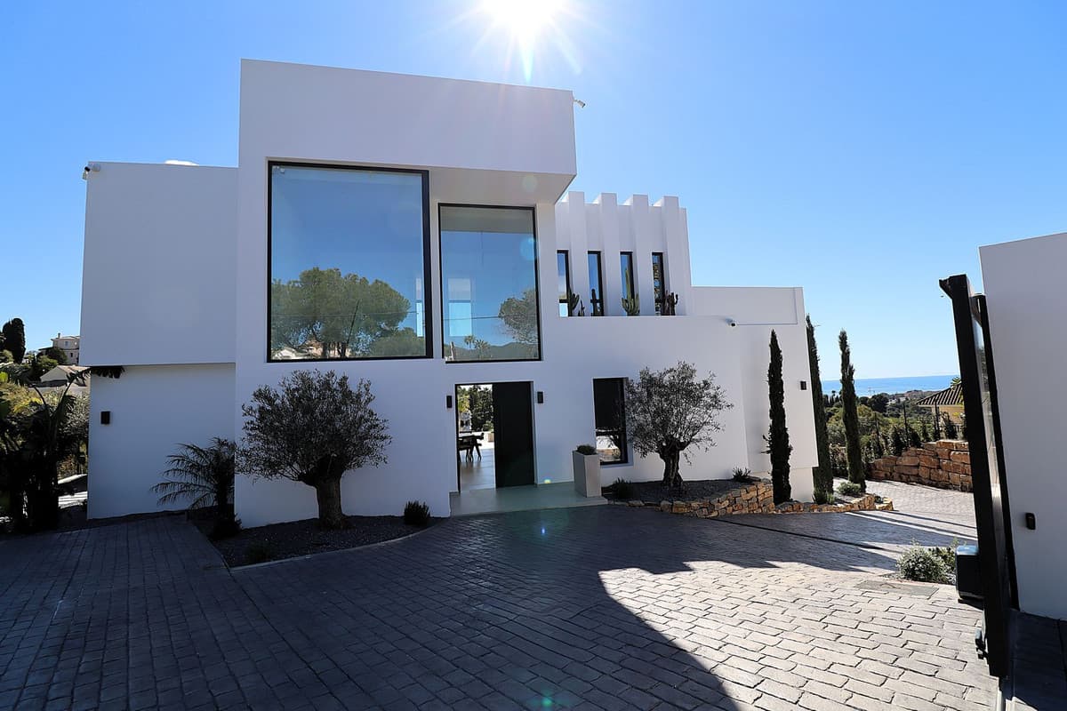 Detached Villa in Elviria — photo 1 of 10