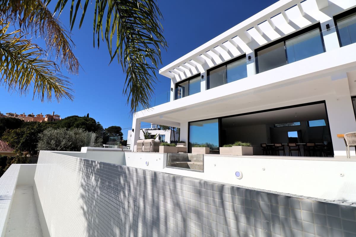 Detached Villa in Elviria — photo 2 of 10