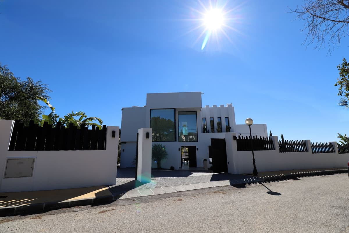Detached Villa in Elviria — photo 5 of 10