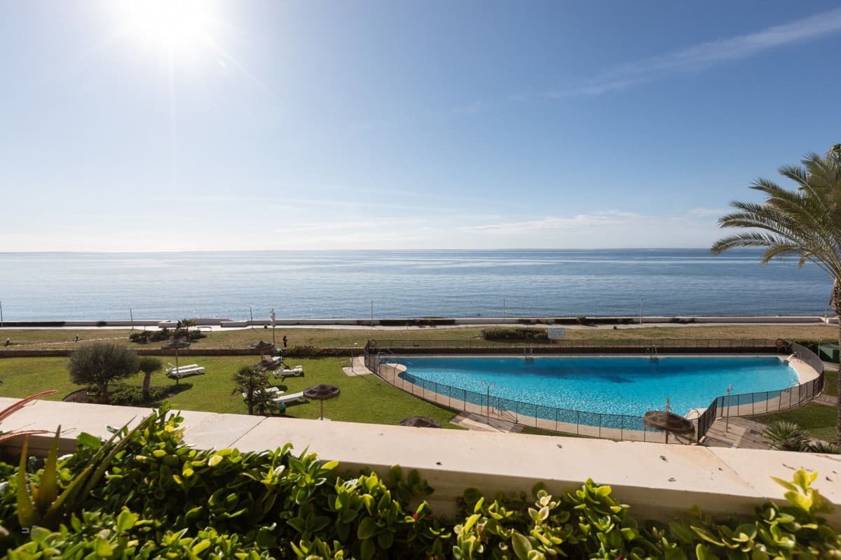 Middle Floor Apartment in Estepona — photo 1 of 10