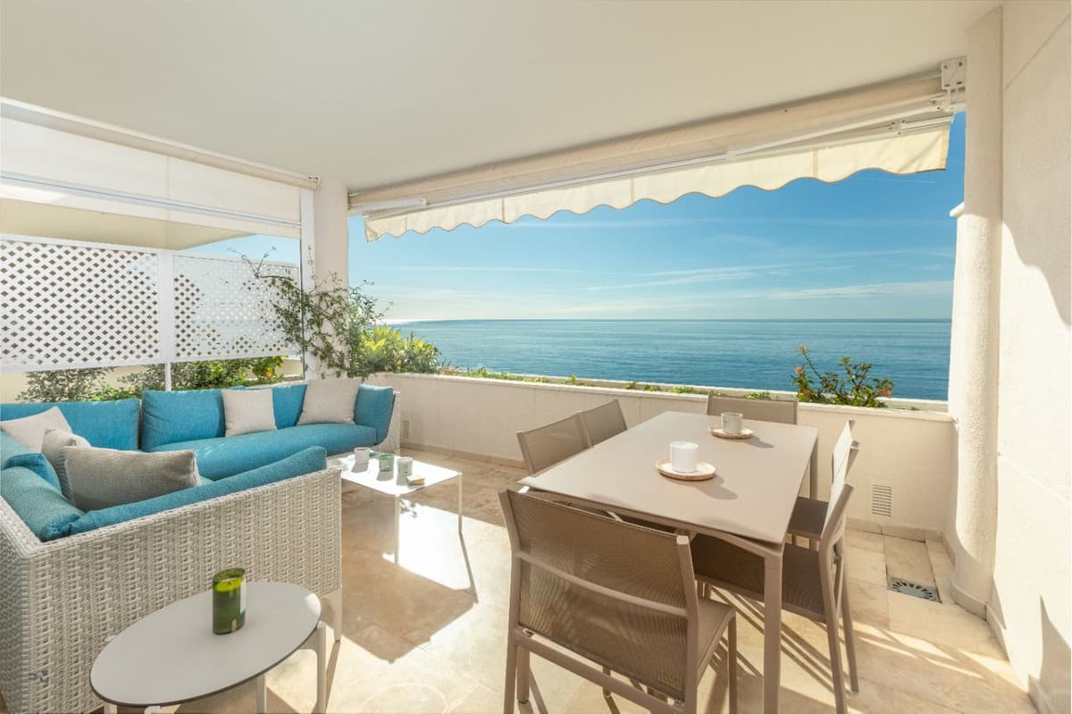 Middle Floor Apartment in Estepona — photo 2 of 10