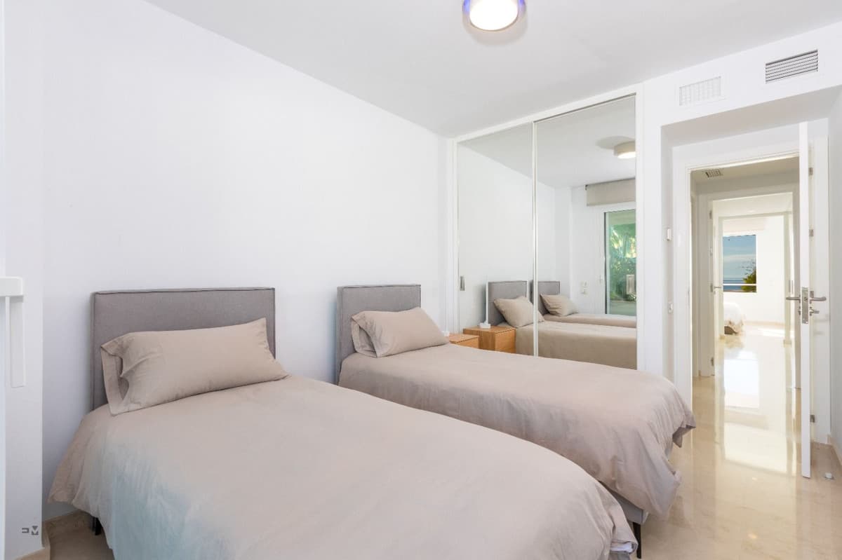 Middle Floor Apartment in Estepona — photo 5 of 10